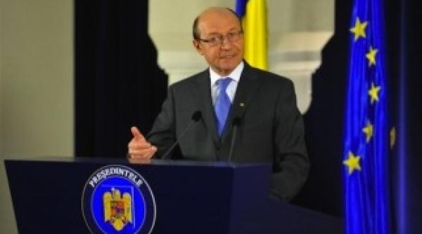 gusa basescu a tras romania in teapa acest om trebuie eliminat