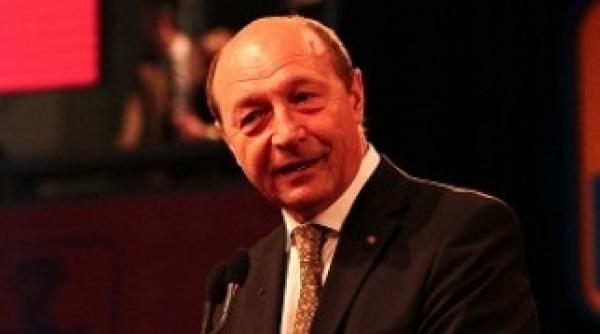 basescu bucuros ca a incheiat cu pdl sa si vada de politica lor