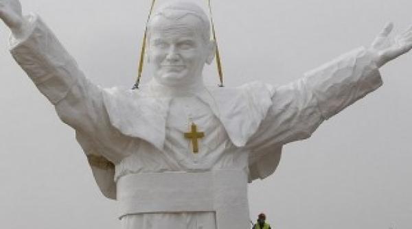 polonia construieste cea mai inalta statuie din lume a papei ioan paul al ii lea vezi cum arata