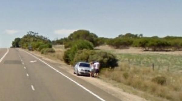 gestul incredibil facut un cuplu cand a vazut masina google