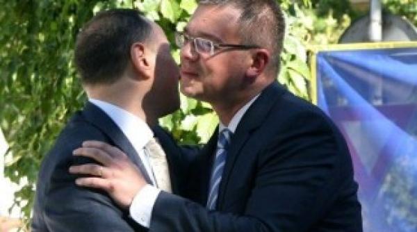 sondaj usl fruntasa cu 60 din voturi pdl doar 14 surpriza aliantei d a 54