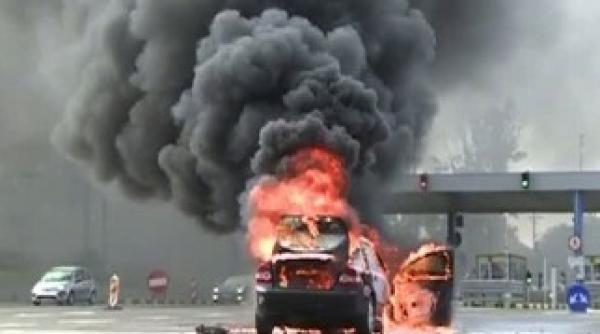 masini in flacari pe autostrazile din romania