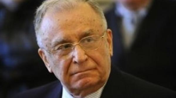 cum comenteaza iliescu decizia lui basescu referitoare la voicu