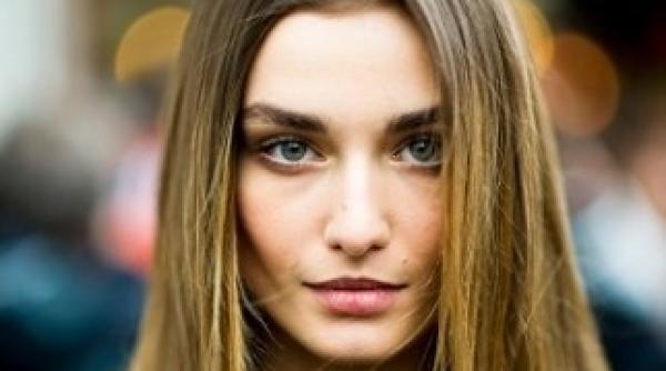 cine este romanca de pe coperta revistei vogue paris