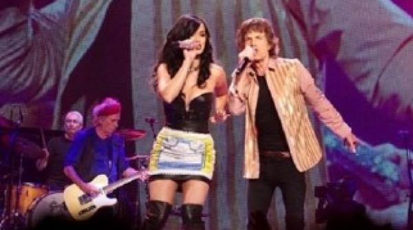 katy perry a cantat alaturi de rolling stones vezi cat e biletul