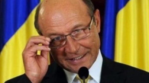 basescu anunta ca a declansat un nou referendum