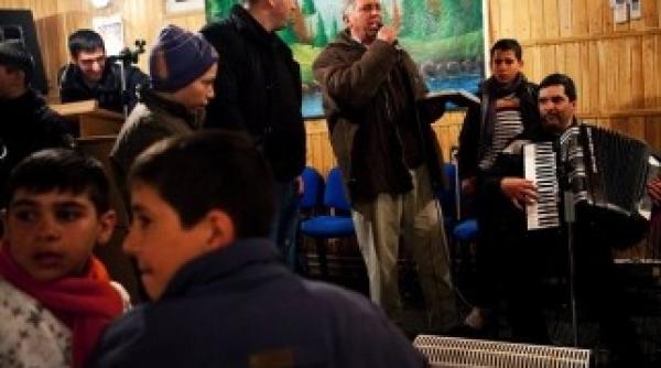 der spiegel reportaj in fantanelele primarul cere bani pentru centrul cultural damian draghici romania nevasta betiva ue sotul naiv