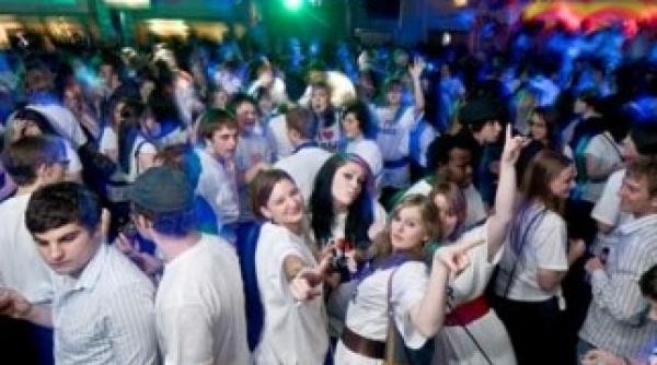 bancul zilei un student moare si ajunge in iad