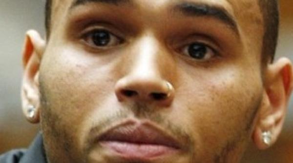 rapperul american chris brown risca sa ajunga in inchisoare