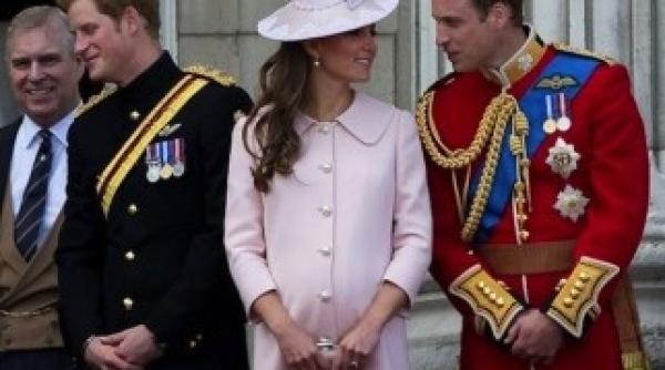 vezi cele mai amuzante zvonuri legate de bebelusul lui kate si william