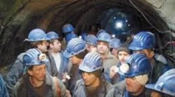 minerii de la paroseni au incheiat protestul dupa discutii cu conducere a snimvj