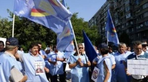mii de cfr isti protesteaza in capitala traficul va fi restrictionat