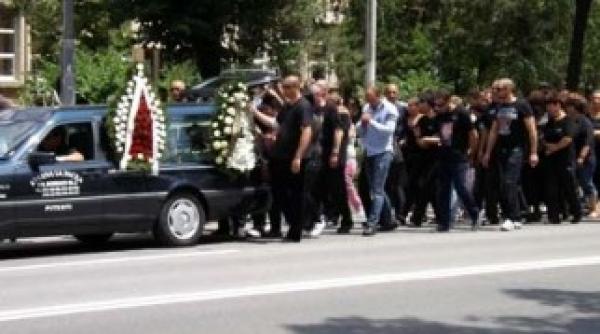 bancul zilei ce fac 200 de barbati la inmormantarea soacrei si sotiei