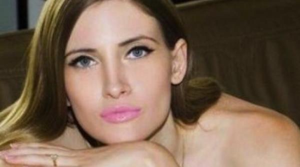 iulia albu goala pusca intr un hotel de pe litoral