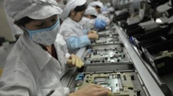 socant chinul prin care trec muncitorii chinezi pentru iphone ul tau