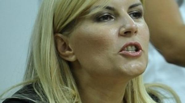 udrea uite tupeu si ignoranta ce castiga tara cu acest mare clovn