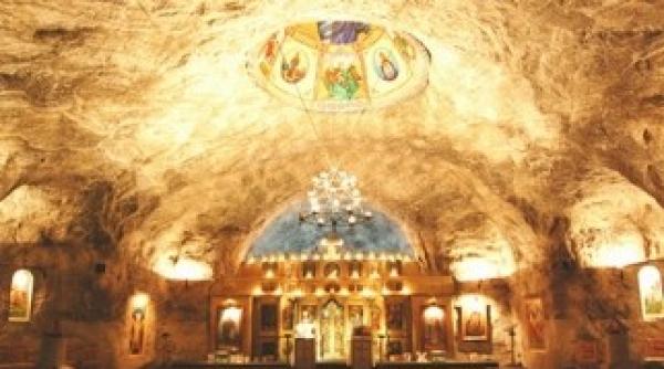 care este orasul din romania cu cele mai multe biserici la numarul de locuitori