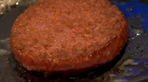 primul burger facut in laborator a fost mancat afla ce gust are