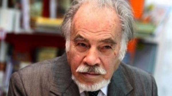 cine este romanul care detine o biblioteca de 410 metri liniari