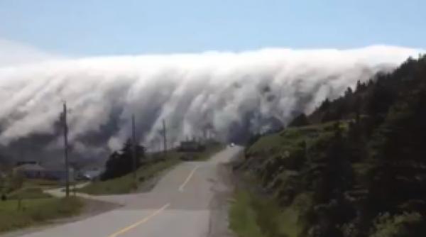 fenomen incredibil un nor se revarsa peste un oras video