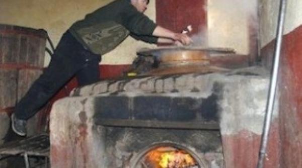 guvernul a marit acciza la tuica fabricata de tarani