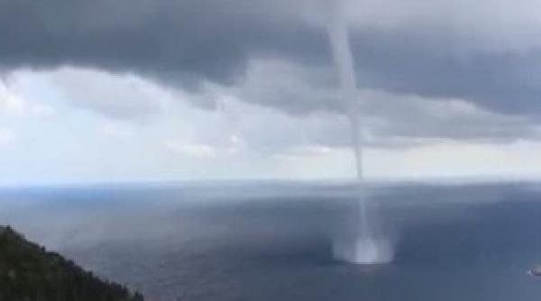 tornada pe apa surprinsa pe coasta marii adriatice