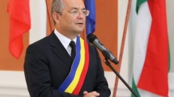 presa din cluj boc si a bagat nepoate si nepoti in primarie