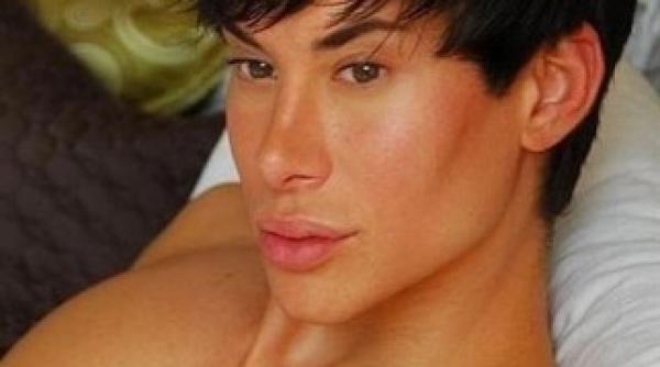 papusa ken in realitate barbatul care are peste 100 de operatii estetice