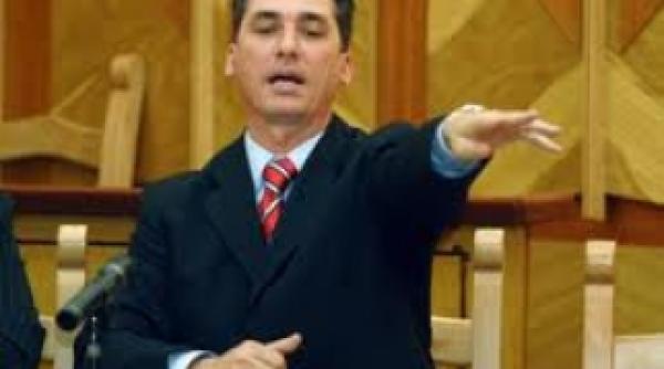 hotul striga hotul liderul sindicatului oamenilor legii si a falsificat diploma de studii