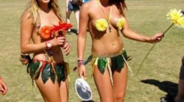 ecologistele sexy cum au fost imbracate aceste fete la o petrecere