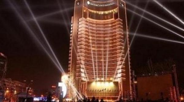 un barbat a cazut de la etajul 17 al hotelului intercontinental