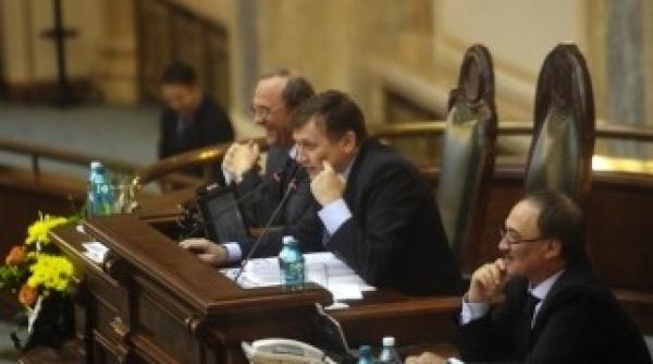 partidul lui dan diaconescu tot mai mic trei senatori si au anuntat demisia