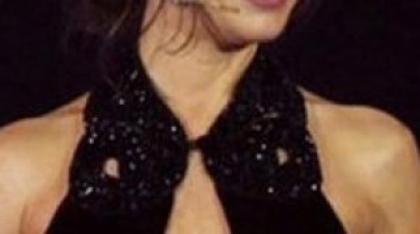 prezentatoare data afara pentru ca avea un decolteu prea mare