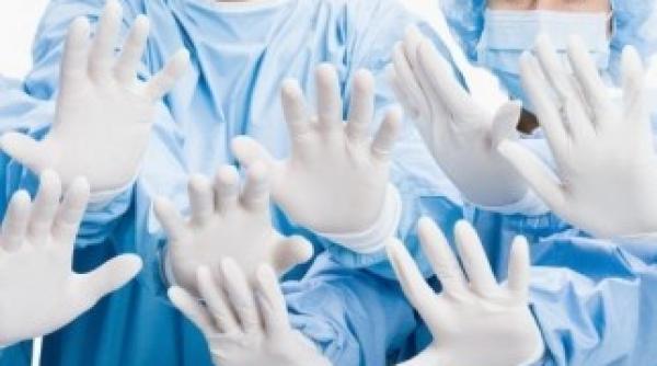 medicii protesteaza cu dric cosciug si coroane 6 pentru sanatate