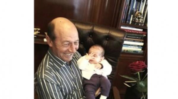 eba ii transmite la multi ani lui traian basescu vezi cum foto