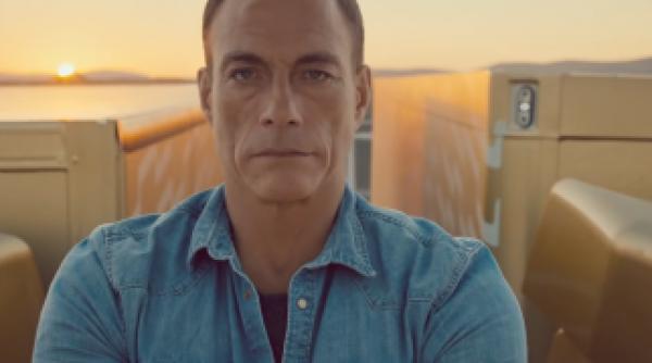 van damme face un spagat istoric video reactia lui mircea badea