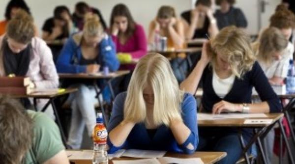 absolventii de liceu vor intra la facultate doar cu notele de la bac