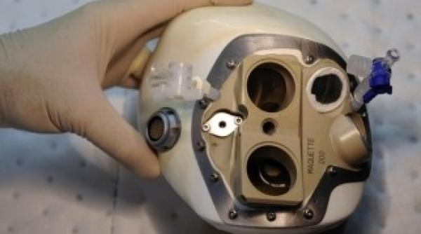 premiera mondiala inima artificiala autonoma implantata unui pacient