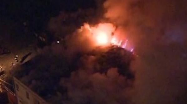 incendiu violent la un complex comercial din bucuresti