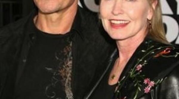 vaduva lui patrick swayze s a logodit