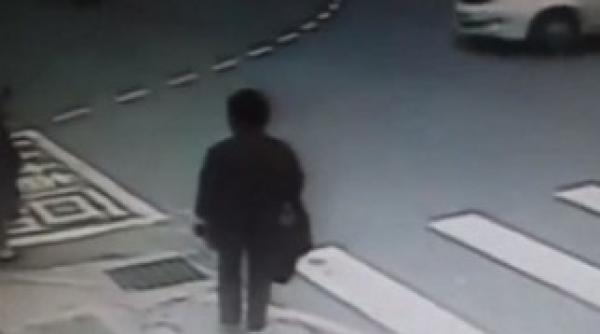 nimeni nu se astepta la asta ce s a intamplat cu o femeie care astepta la trecere