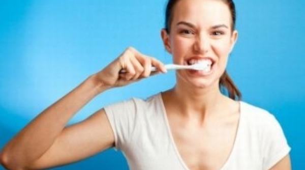 pericol ce se intampla daca te speli pe dinti imediat dupa masa