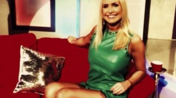 vica blochinadespre iulia albu se imbraca asemeni unui claun