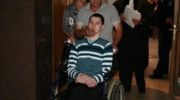 tanarul batut cu bestialitate de doi colegi la balul majoratului murit agresorii sunt socati de moartea baiatului