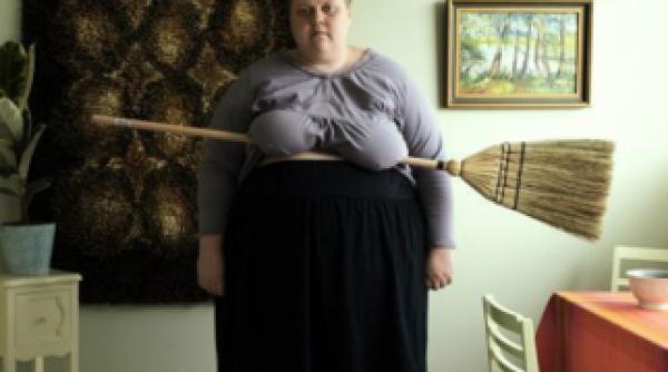 are sanii asa mari incat poate tine o matura sub ei