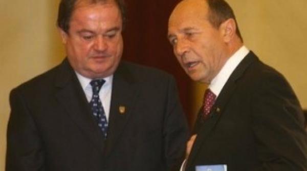 basescu alaturi de blaga cand liderul pdl isi va inmormanta tatal