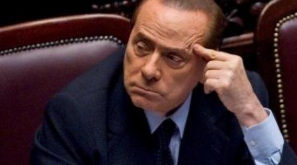 masina care se afla berlusconi atacata cu rosii vezi motivul
