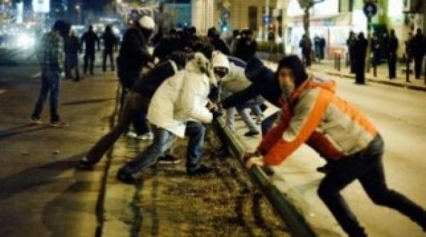 ponta nu ne batem strazi cu suporterii basescu ca port