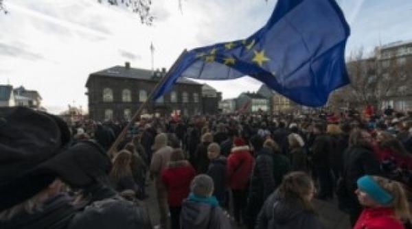 proteste islanda impotriva retragerii candidaturii pentru ue