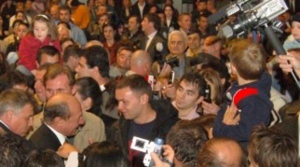 baasescu vrea sa scoata romanii strada